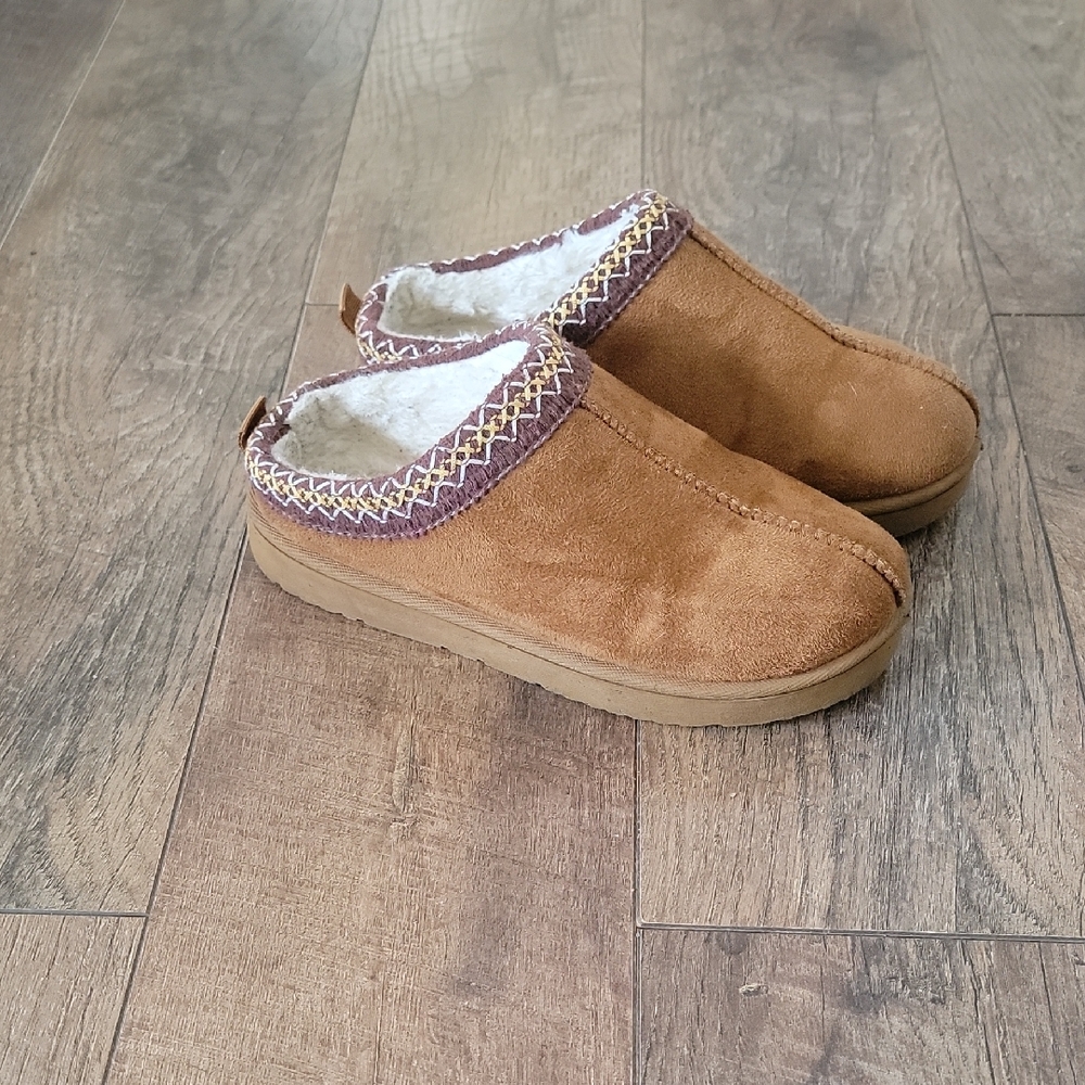 Women's Tan Suede Slippers with Purple Trim
